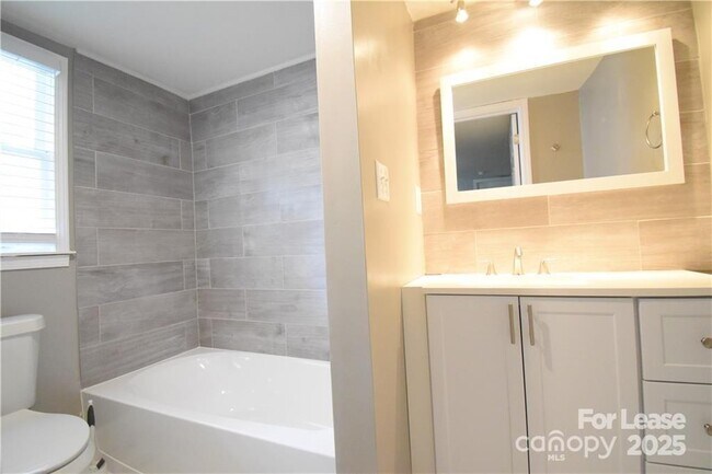 Foto del edificio - 1077 Henderson St