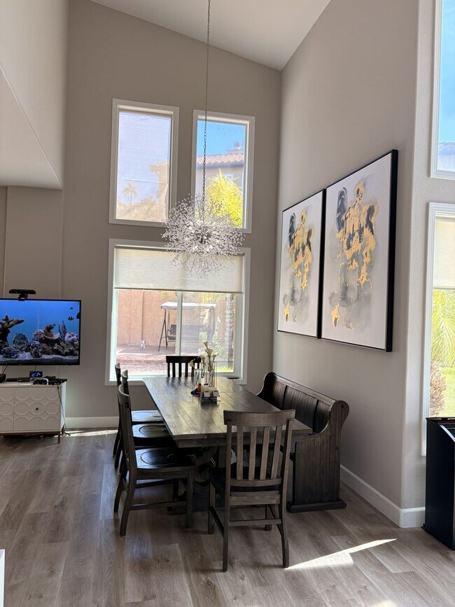 Foto del edificio - Immaculate 3-bedroom home in Scripps Ranch with Solar