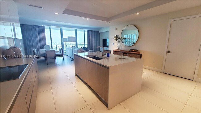 Foto del edificio - 3100 N Ocean Dr