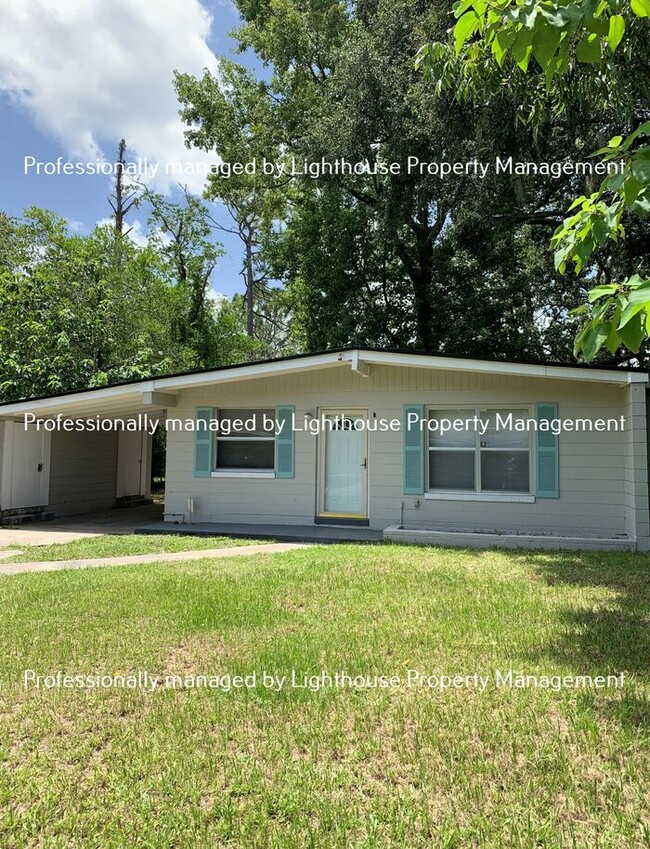 Building Photo - Renovated 3/1.5 in Sherwood Forest!