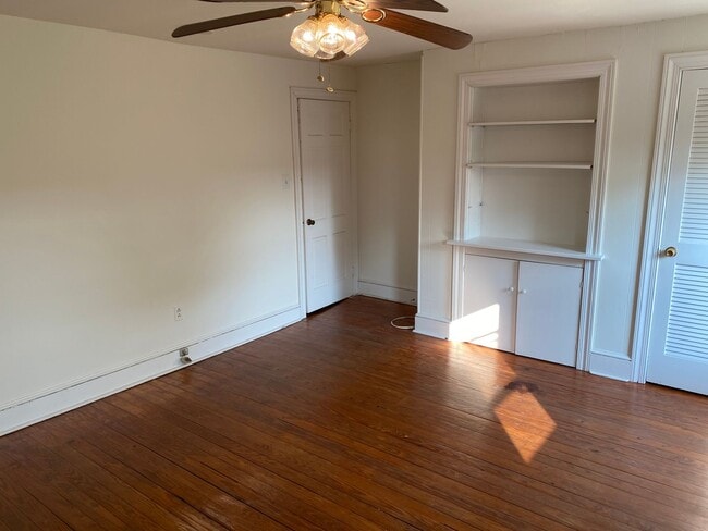 Building Photo - 1019 W Leigh St
