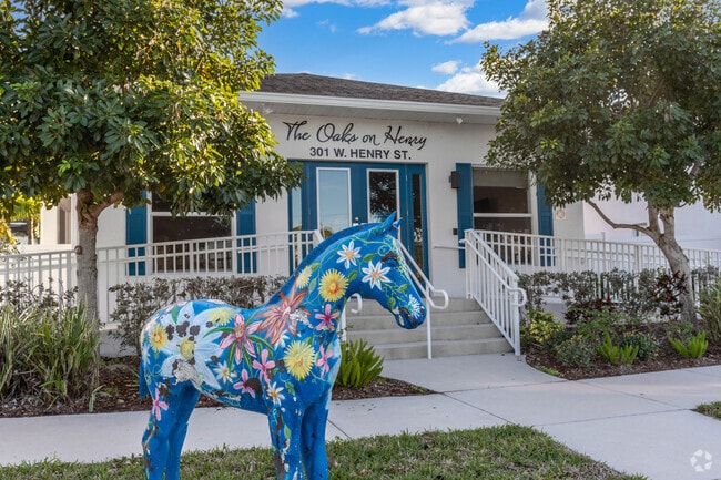 Clubhouse Entrance - The Oaks on Henry