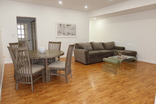 Foto del edificio - 68-43 Jay Ave