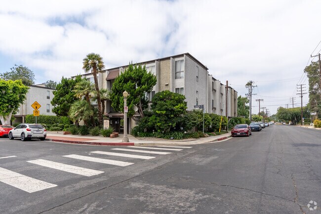 Edificio alternativo - 5751 Camellia Ave