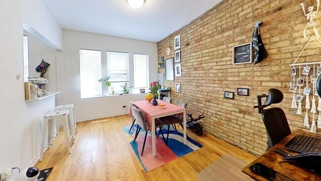 Building Photo - 1309 W Addison St