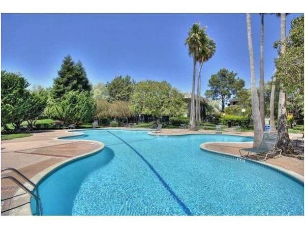 Foto del edificio - 5153 Shelter Creek Ln