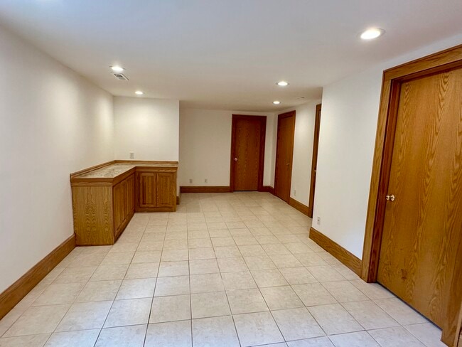 Building Photo - 7301 Glouchester Dr