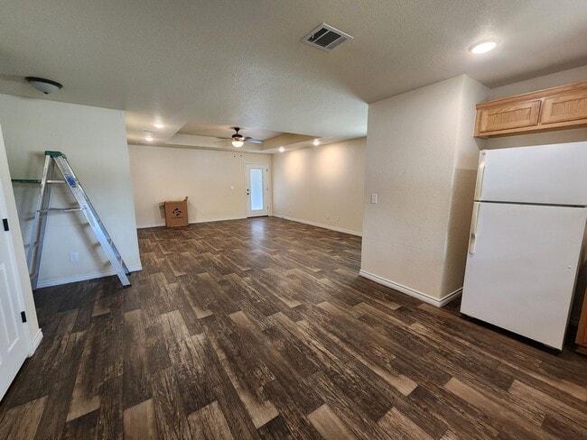 Building Photo - 3/2 Brick Home in Lampasas