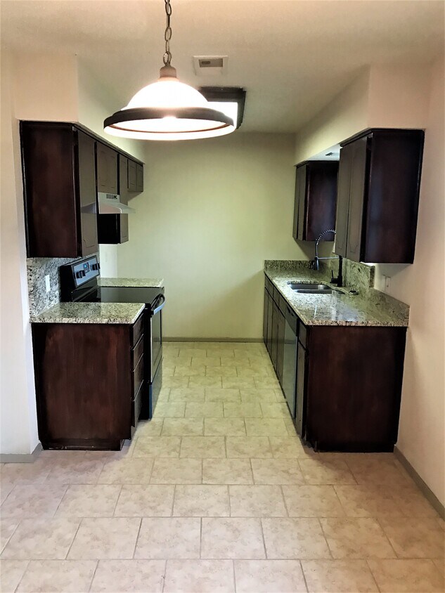 Foto principal - 640 Crosby Ave