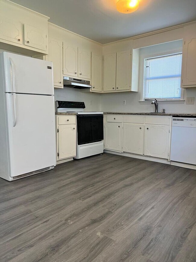 Foto del edificio - 9015 Gladden Ct