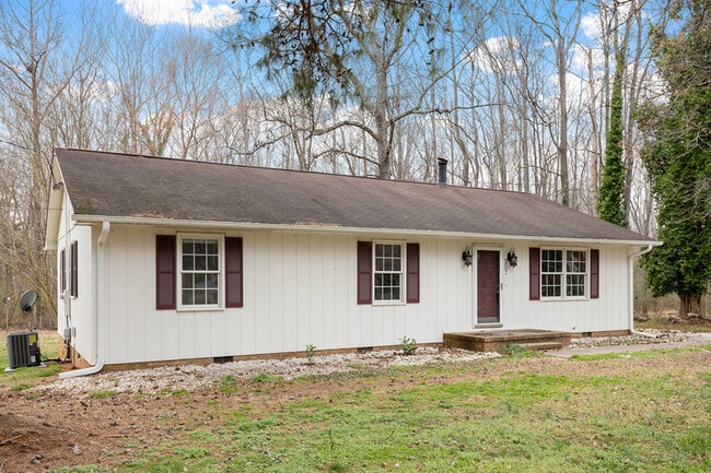 Building Photo - 207 S Hillcrest Dr