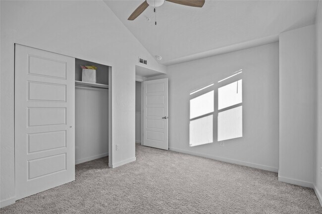 Foto del edificio - 702 Makenzie River Rd