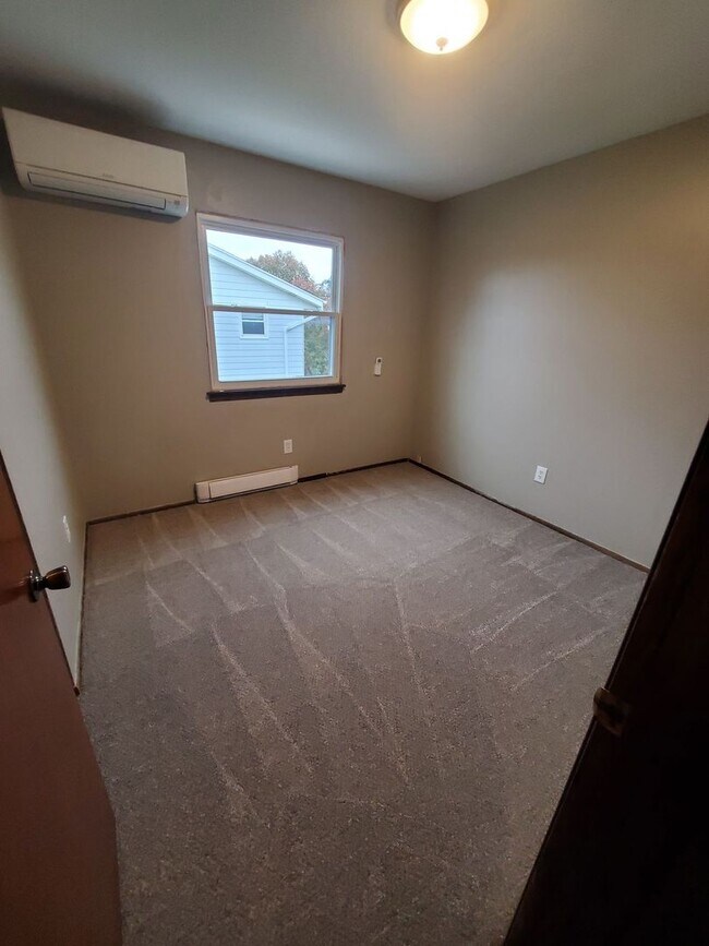Building Photo - 313-315 Darlene Dr Townhouse