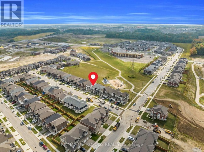 Building Photo - 18 Saxony St