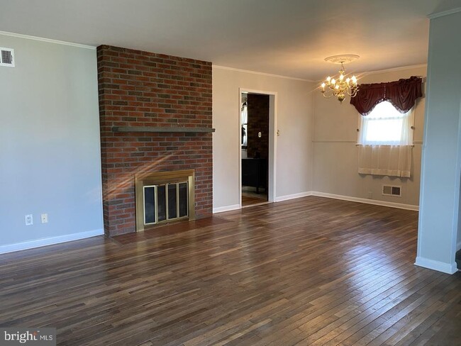 Building Photo - 3801 Eunice Ave