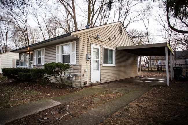 Covered parking near the side door. - 10631 Saratoga st