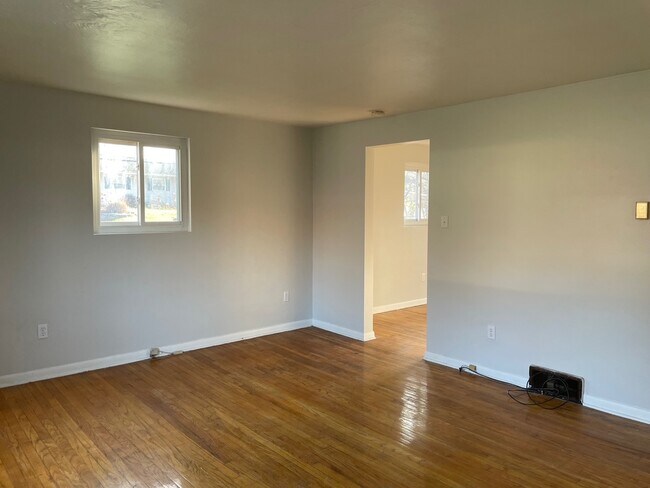 Building Photo - 537 Sandy Hill Rd