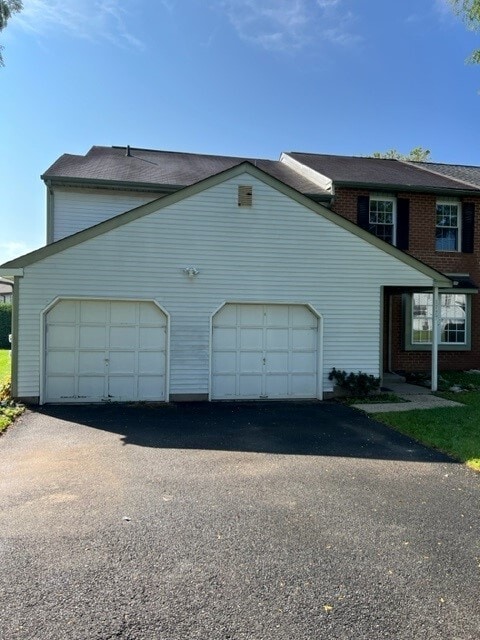 1 car garage - 1777 N Dove Rd