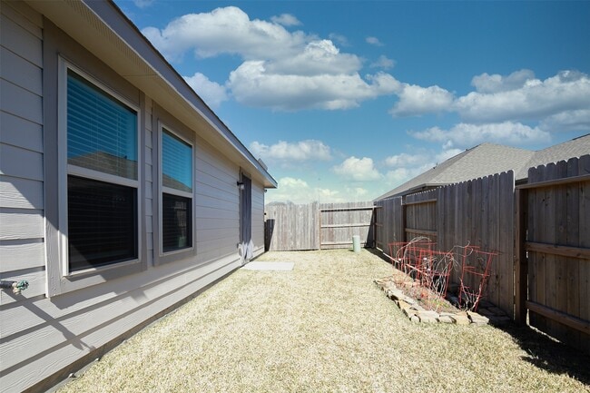 Building Photo - 18450 White Stallion Ln