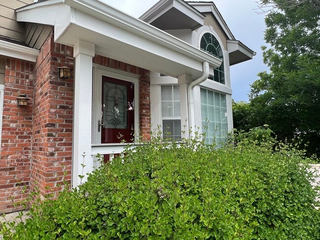 Foto del edificio - Remodeled 5bed/3.5bath Rock Creek Home