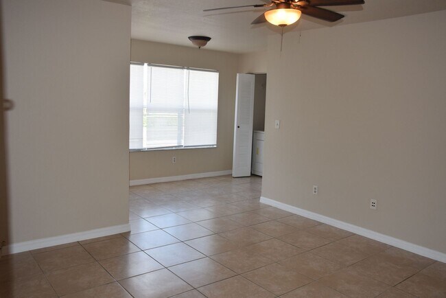 Foto del edificio - Prime Location in Orlando! Gated Community...