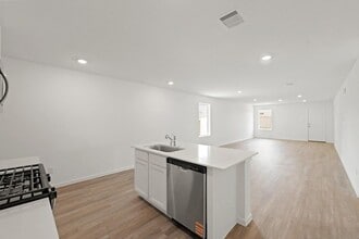 Building Photo - 40847 Hawthorne Glades St