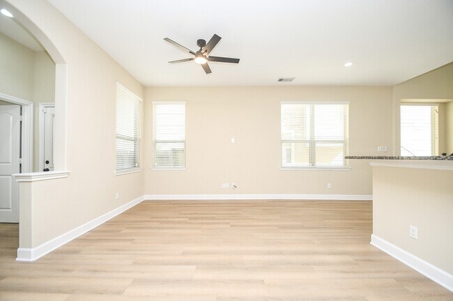 Building Photo - 23310 Isola St