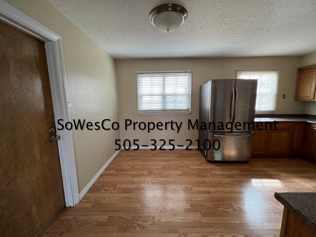 Building Photo - Two Bedroom House in Central Farmington wi...