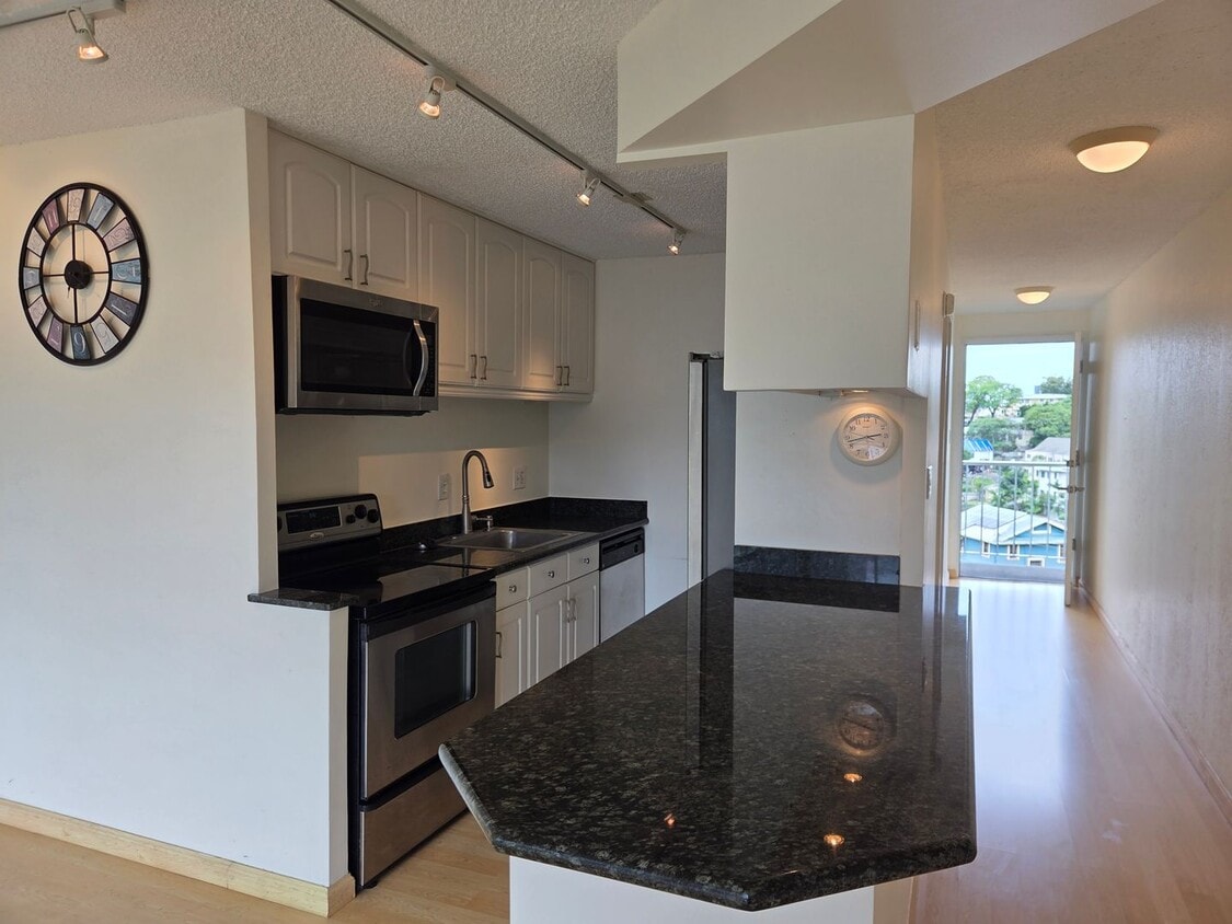 Conveniently located 1 bedroom, 1 bath & 1 parking in Punchbowl - Conveniently located 1 bedroom, 1 bath & 1 parking in Punchbowl