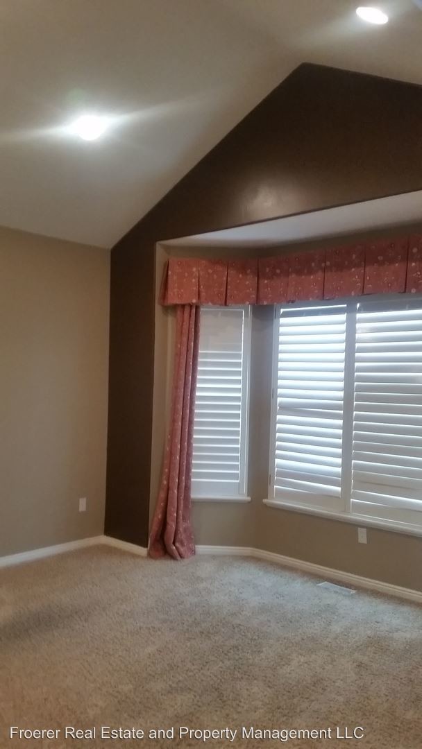 Building Photo - 985 Brinley Ln