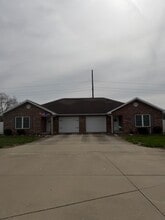 Building Photo - 218 Dale Haven Dr