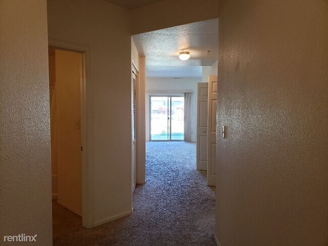 Foto del edificio - 2474 Orion Way