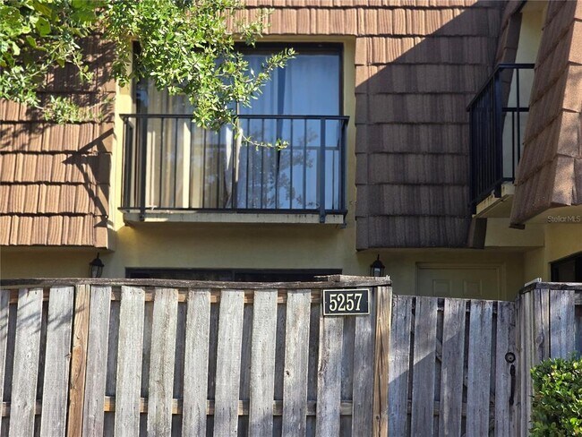 Foto del edificio - 5257 Coral Ct