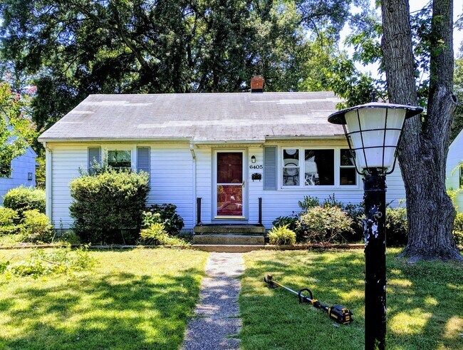 Foto del edificio - Spacious 3bdrm/2bth Home Located in a Well Established Neighborhood in Richmond's West End  Conve...