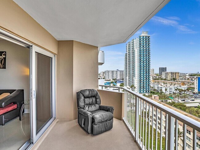 Building Photo - 1950 South Ocean Drive Apt #11B, Hallandal...