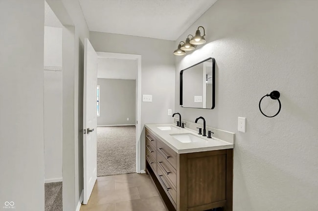 Foto del edificio - 2488 Woodfield Blvd