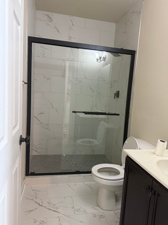 Foto del edificio - 628 Abbey Village Cir