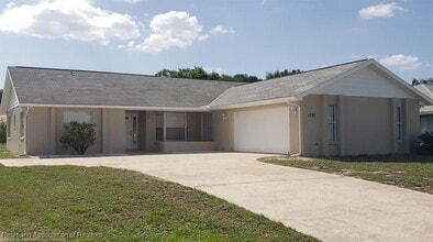 Building Photo - 1727 Ridge St