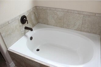 Building Photo - 2510 Pembroke Springs