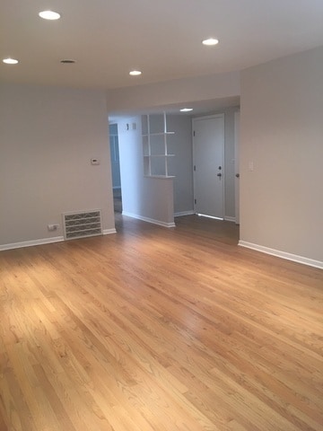 Living room - entry - 2919 W Irving Park Rd