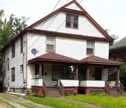 Building Photo - 911 N Main St