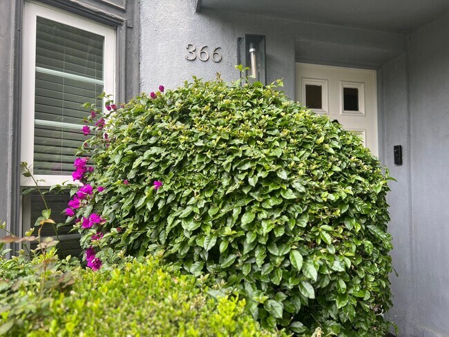 Foto del edificio - 366 S Crescent Dr