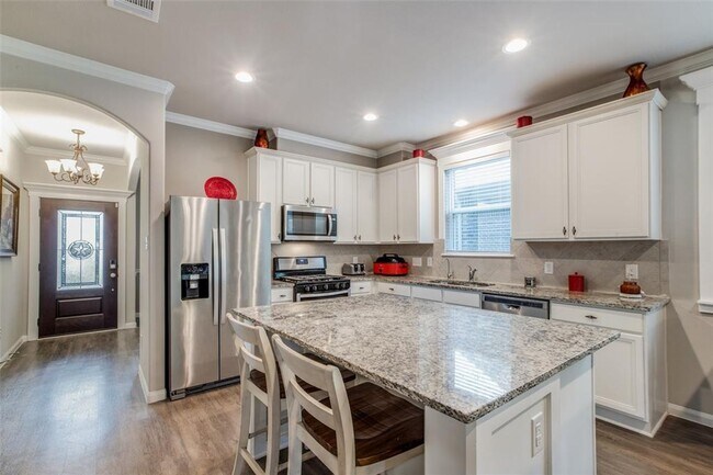 Building Photo - Looking for your first home or your foreve...