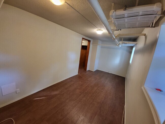 Photo du bâtiment - 534-534 Wardlaw Ave
