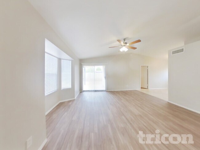 Foto del edificio - 630 E Jensen St