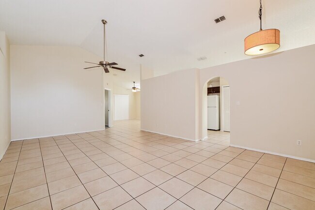 Building Photo - 601 Spinnaker Way