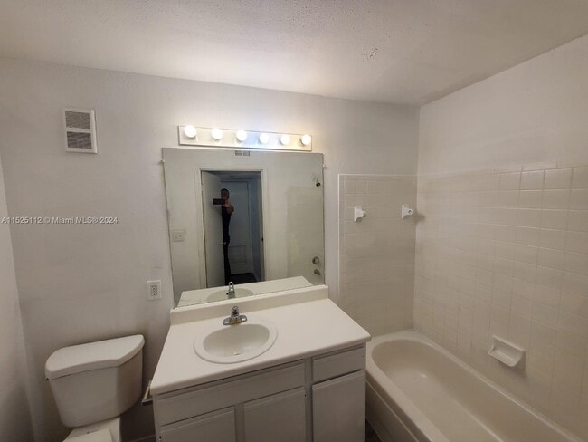 Building Photo - 2622 NW 33rd St