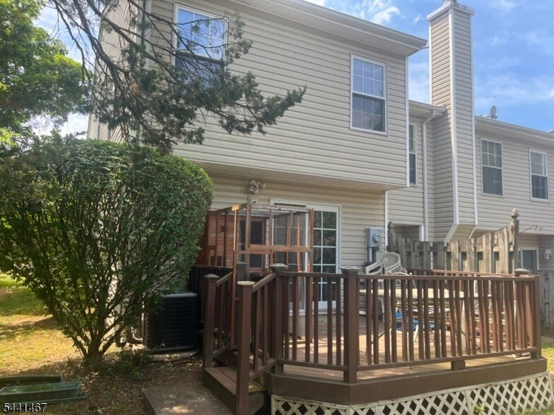 Building Photo - 11 Leahy Ct