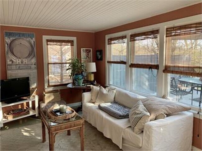 Foto del edificio - Quiet and quaint, this East Fayetteville cottage is one of a kind!