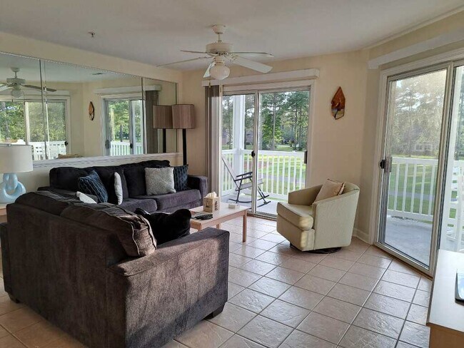 Área de estar - 1215 N Middleton Dr NW